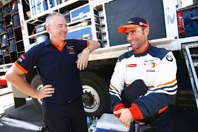 Teamchef Quandt mit seinem Ass Stephane Peterhansel