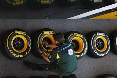 Pirelli hält die Teams mit Mischungen bei Laune