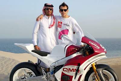 Al Naimi und Cardus: Präsentation in der Wüste