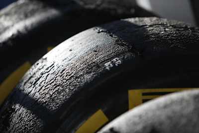 Reifenoberflächen wie Mondlandschaften