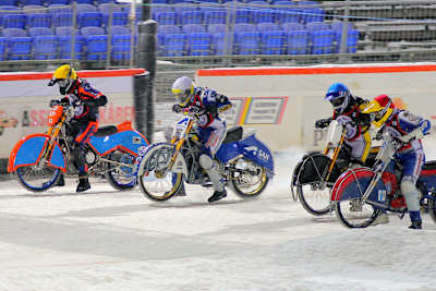 Rene Stellingwef (links) wird im Eisspeedway-GP starten