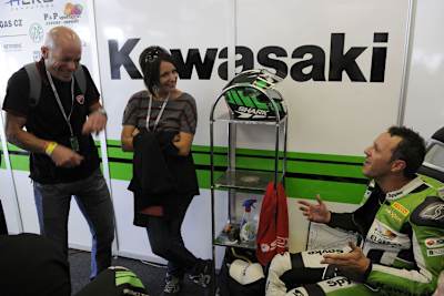 Régis Laconi (l) zu Besuch bei seinem Kumpel Fabien Foret (r)