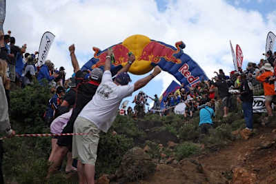 Die Fans feiern Chris Birch