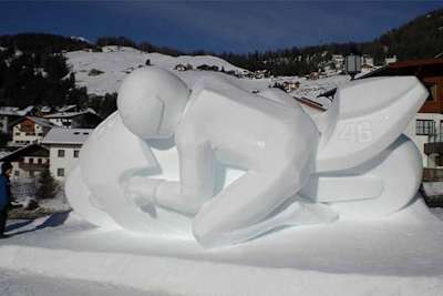 Rossi aus Schnee: Sechs Meter lang