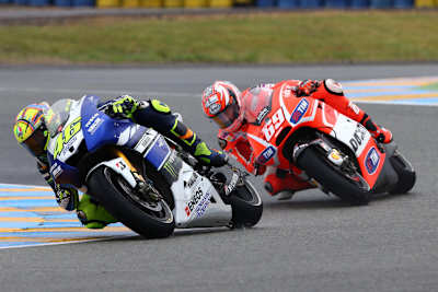 Rossi vor seinem ehemaligen Teamkollegen Nicky Hayden