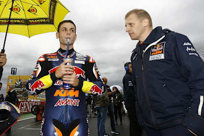 Sandro Cortese mit KTM-Teamchef Aki Ajo (re.)