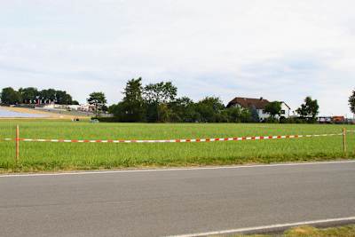 Die Rennstrecke vor dem Wohnzimmerfenster