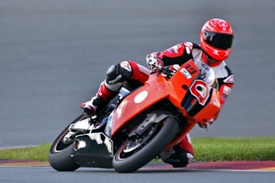 Schumi: Mit einer KTM RC8 auf dem Sachsenring