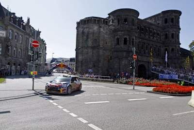 Loeb liegt nach Hirvonens Pech auf Titelkurs