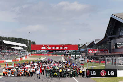 Mit dem Bau des neuen Boxengebäudes «The Wing» (rechts) hatte sich der BRDC tief verschuldet