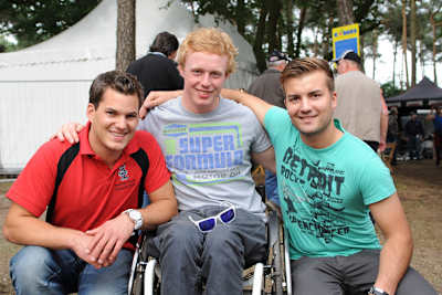 Sönke Petersen mit Jannick de Jong (li.) und Ramon Stanek (re.)