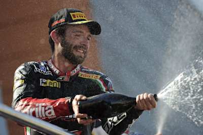 Sylvain Guintoli hat viele Grüne zum feiern