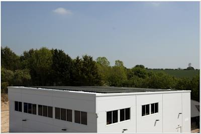 Lotus-Gebäude in Enstone mit Solar-Dach 