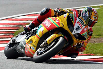 Tommy Hill dominiert in Oulton Park