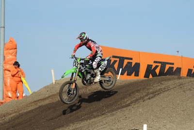 Tommy Searle: Erstmals in einem MX1-Rennen auf Rang 1