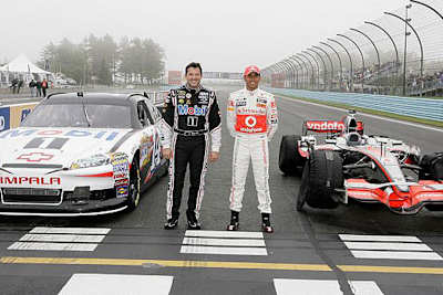 Tony Stewart (links) und Lewis Hamilton