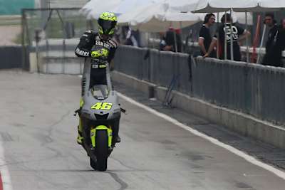 Valentino Rossi fährt auf die Strecke