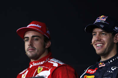 Vettel schnappt Alonso die Kronen weg