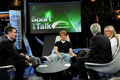 Vettel mit der Ski-Rennläuferin Lindsey Vonn im Hangar 7