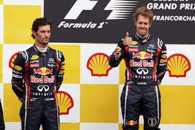 Siegerpose bei Vettel, die Freude von Webber hält sich in Grenzen