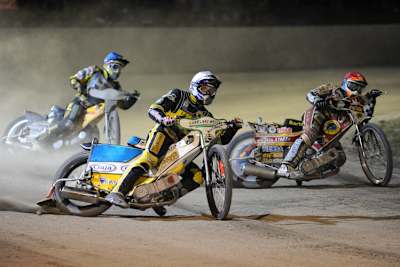 Suchecki vor Miroslav Jablonski (re.) und Ludvig Lindgren