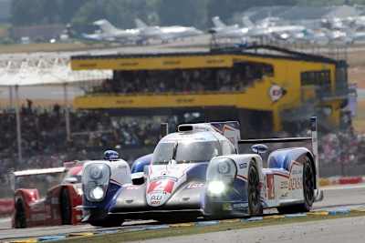 Toyota (vorne) und Nissan (hinten) sind auch 2016 wieder mit dabei