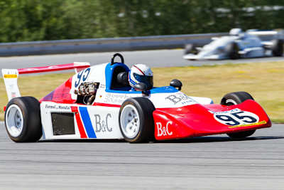 Tobias Worm pilotiert einen Melkus MT77 – Rennwagen (Kategorie B8)