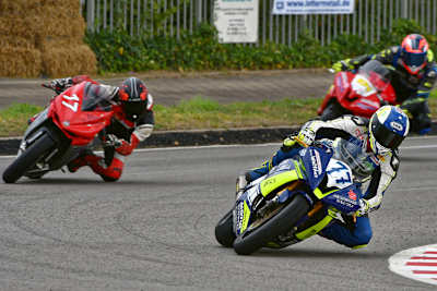 Thomas Walther vor Manou Antweiler und Christian Schmitz 