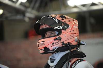 Kévin Estre hatte in Le Mans sogar das Helm-Design an die Rosa Sau angepasst