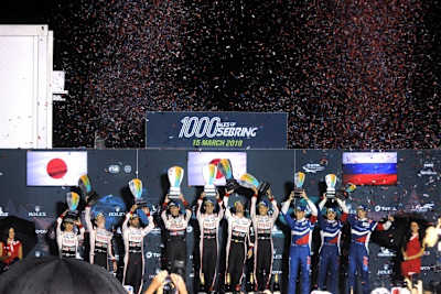 Das Podium der LMP1-Klasse in Sebring: Links die Toyota-Piloten, rechts daneben das BR-Trio