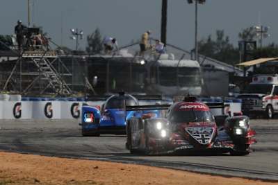 Private LMP1 bislang chancenlos: Hier der Rebellion R13 (vorne) und der BR1