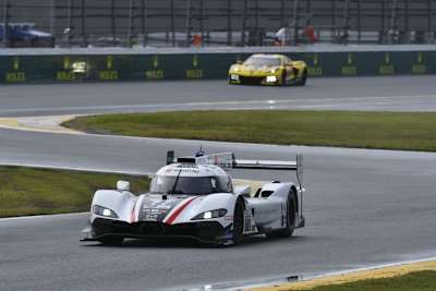 Der Mazda DPi führt die 24h von Daytona an