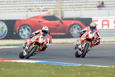 Die beiden Bimota-Piloten Ayrton Badovini (86) und Christian Iddon (2)