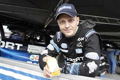 Erste Bestzeit für Mikko Hirvonen