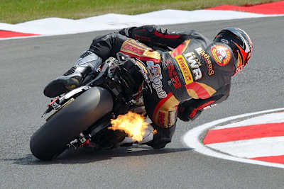 Patric Muff: Feuriger Auftritt in Snetterton