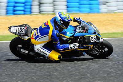 Roland Resch dominiert IOEM Superbike