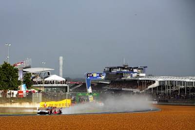 Der Audi R18 nach Start/Ziel