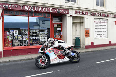 John McGuinness bei seiner Siegesfahrt bei der Zero-TT 2014