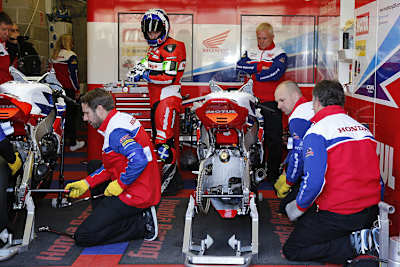 Honda Racing verbrachte viel Zeit an der Box