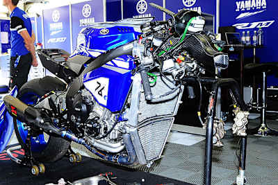 Noch steht das Motorrad von Max Neukirchner verwaist in der Box