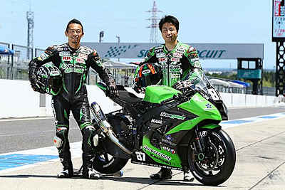 Der frühere Superbike-WM-Star Akira Yanagawa (li.) und Kazuki Watanabe vom Team Green