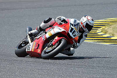 Im zweiten Jahr auf der Yamaha R1 will Richter im Titelkampf mitmischen