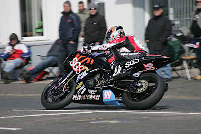 Jeremy McWilliams mit der legendären Startnummer 99