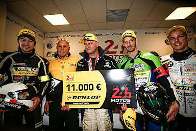 Vincon, Nowaczyk, Kerschbaumer und Mackels (vlnr.) mit dem Scheck