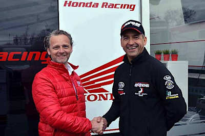 Shake hands zwischen Klaus Klaffenböck (li.) und Tim Reeves