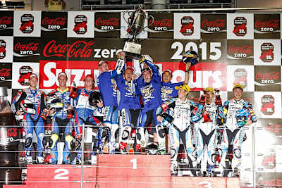 Suzuka-Podium 2015 mit dem Schweizer Dominique Aegerter (2. vl.)