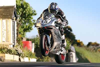 David Johnson auf seinem Weg zu Platz 7 in der Superbike-TT 2016