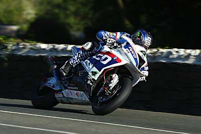 Ian Hutchinson zog auf der Superbike-Maschine 2016 gegen Michael Dunlop den Kürzeren