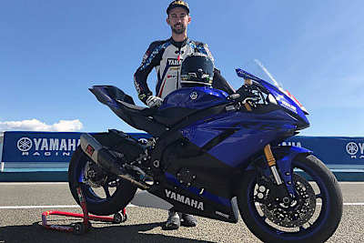 Ein stolzer Gerold Gesslbauer mit seiner neuen Yamaha YZF-R6