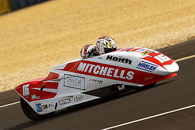 Ben und Tom Birchall auf ihrer LCR Yamaha